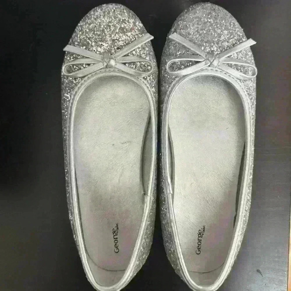Silver sequin kids flats in size 2 in  perfect condition worn once - Picture 1 of 7